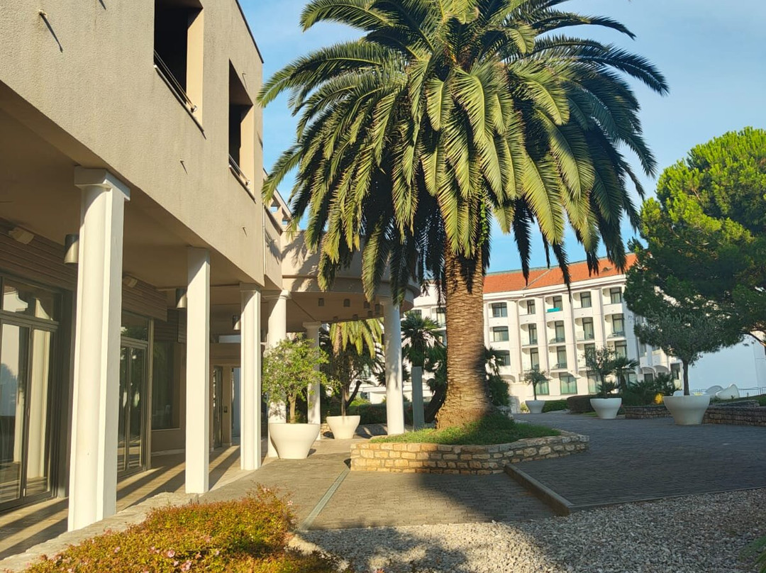 沃鲁德拉海滩与别墅假日酒店主图