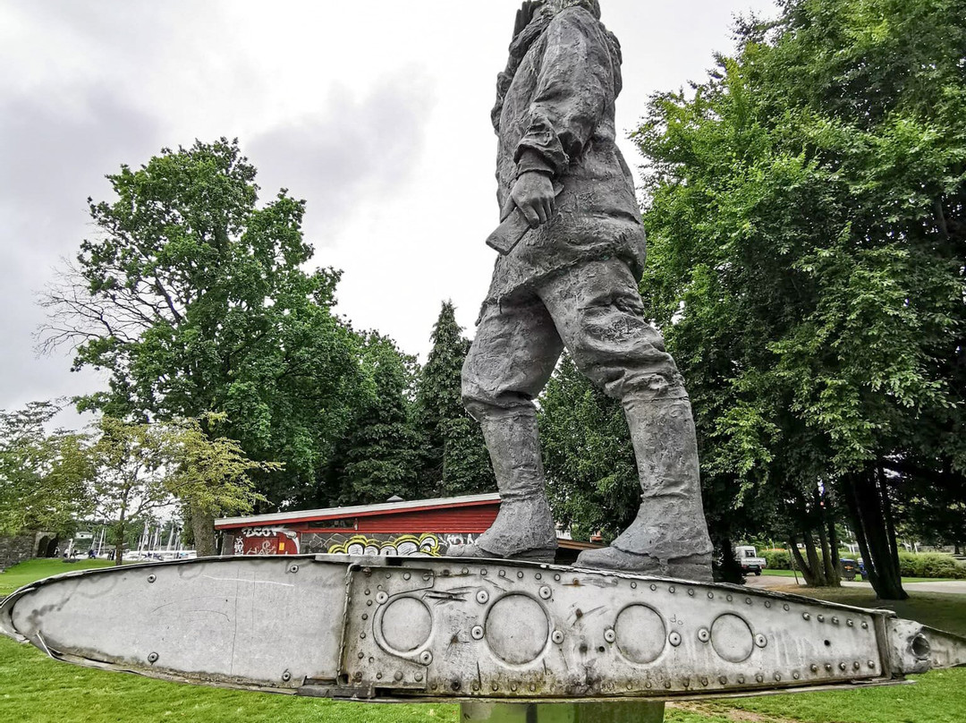 Statue of Bernt Balchen-克里斯蒂安桑必去景点