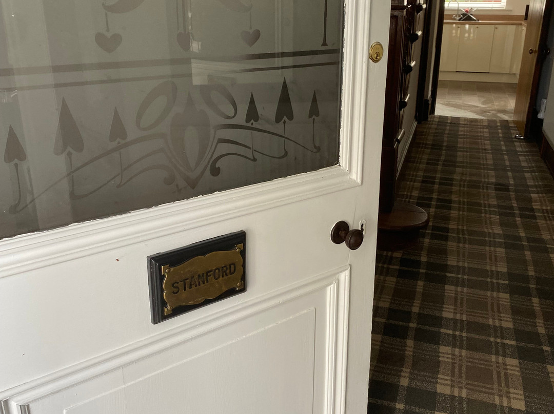 Stanford House主图