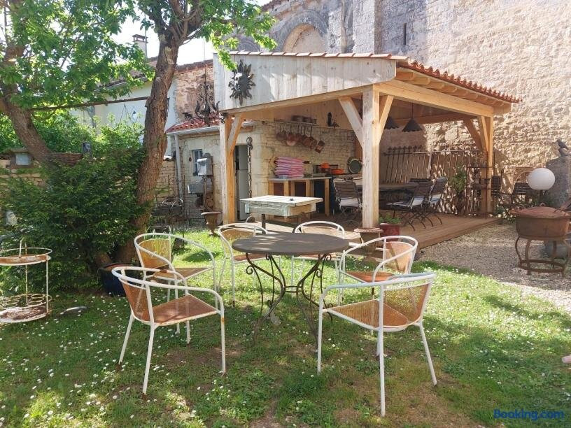 Bazauges酒店住宿-Le Vieux Prieure