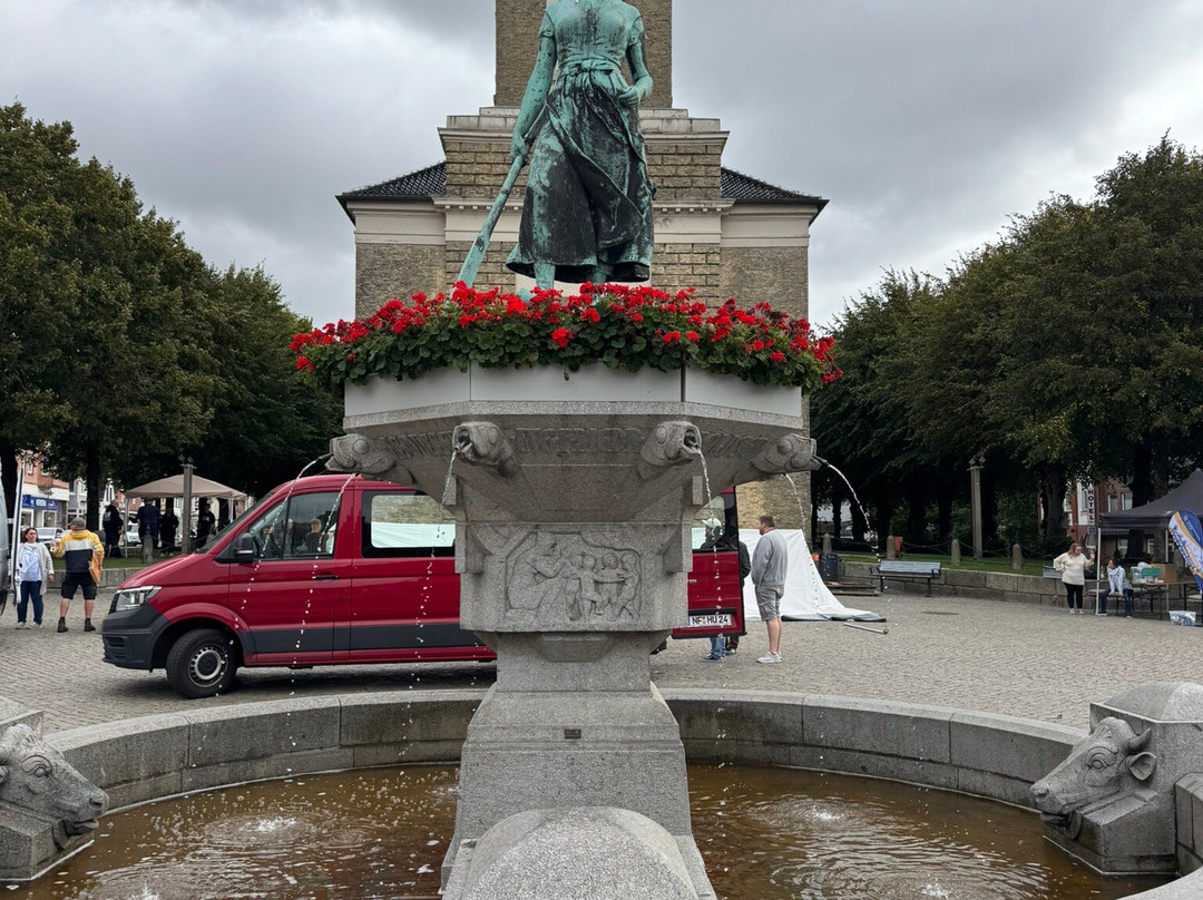 Asmussen-Woldsen-Denkmal-Husum必去景点