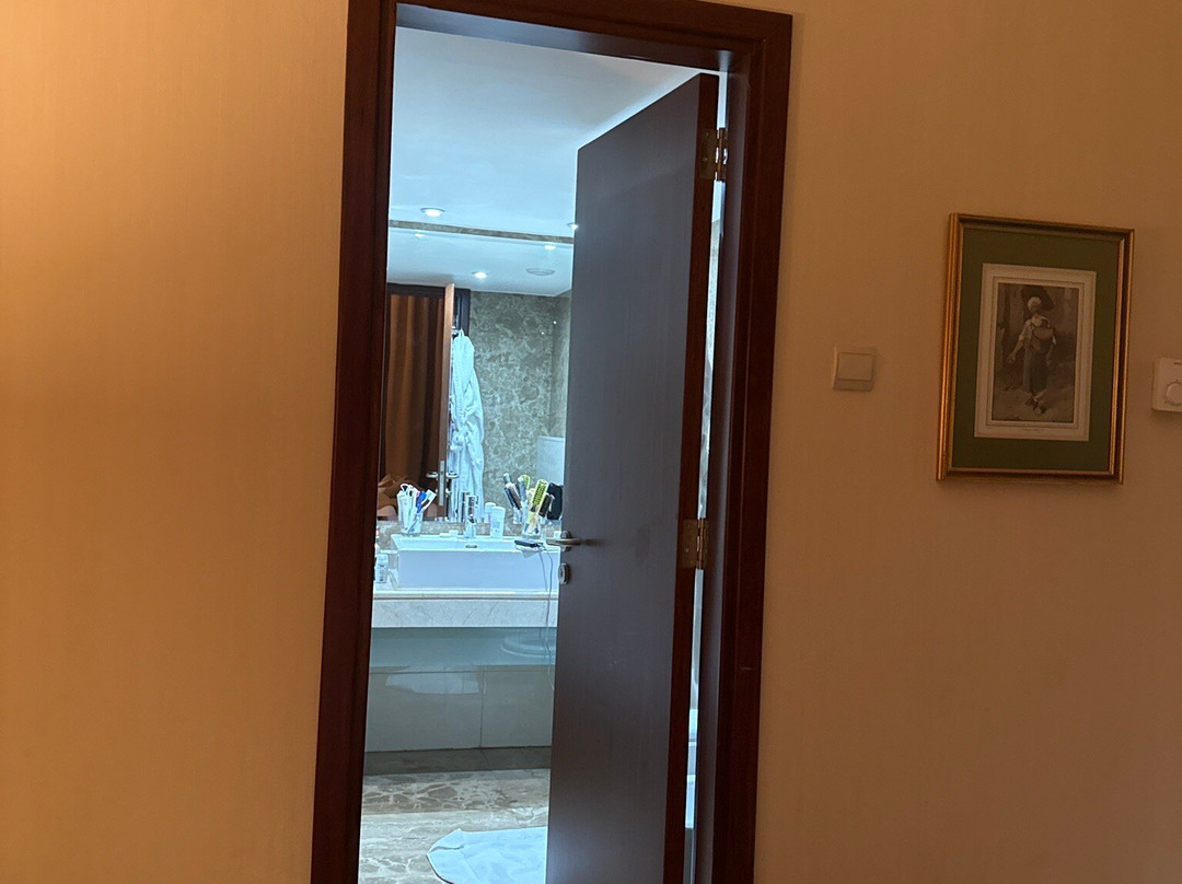 水晶格兰卡德里酒店主图