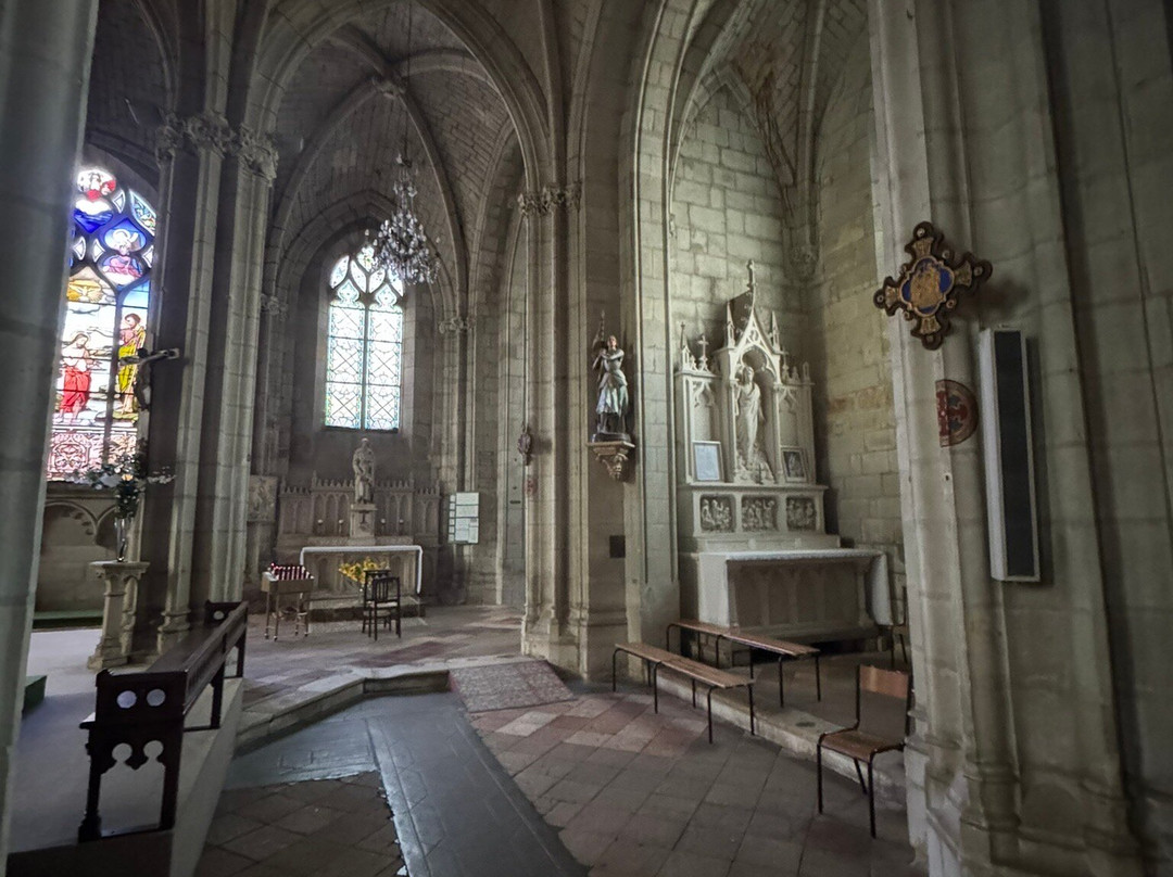 Eglise Saint Jean Baptiste-沙泰勒罗必去景点