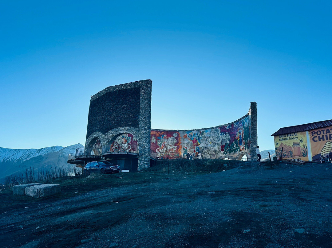 Russian Georgian Friendship Monument-古道里必去景点