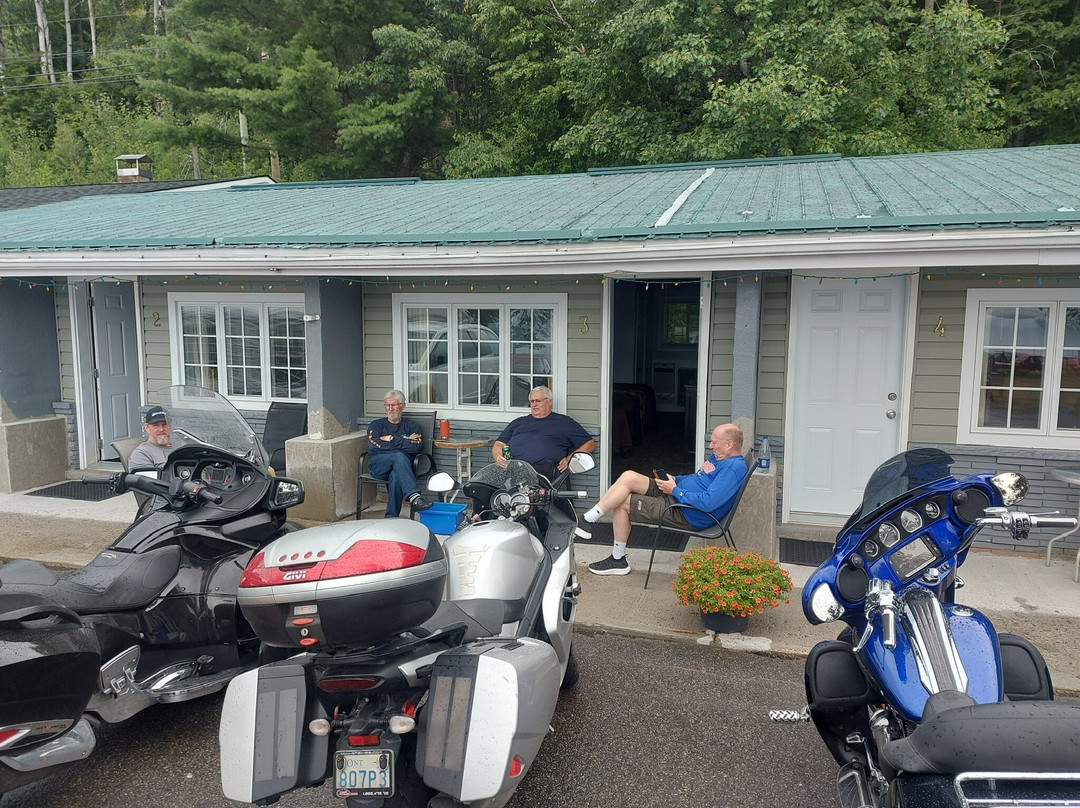 Ash Grove Inn Motel主图