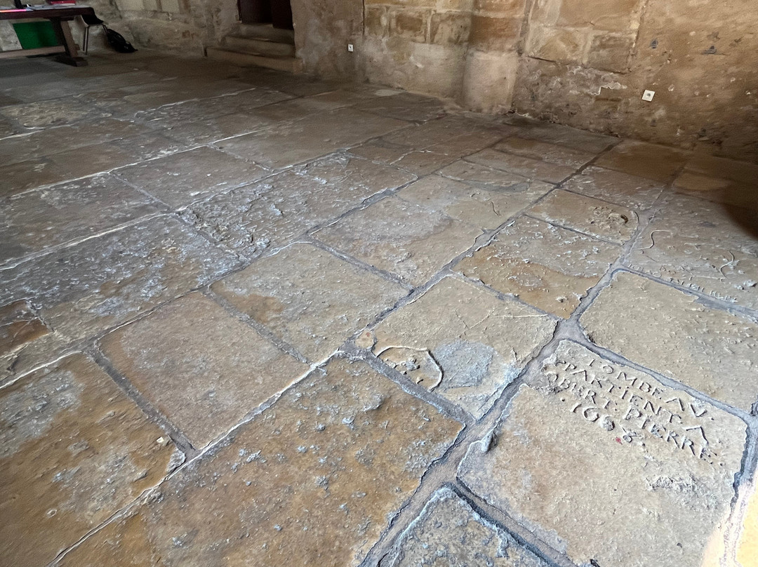 Tour Saint-Nicolas-Paray Le Monial必去景点