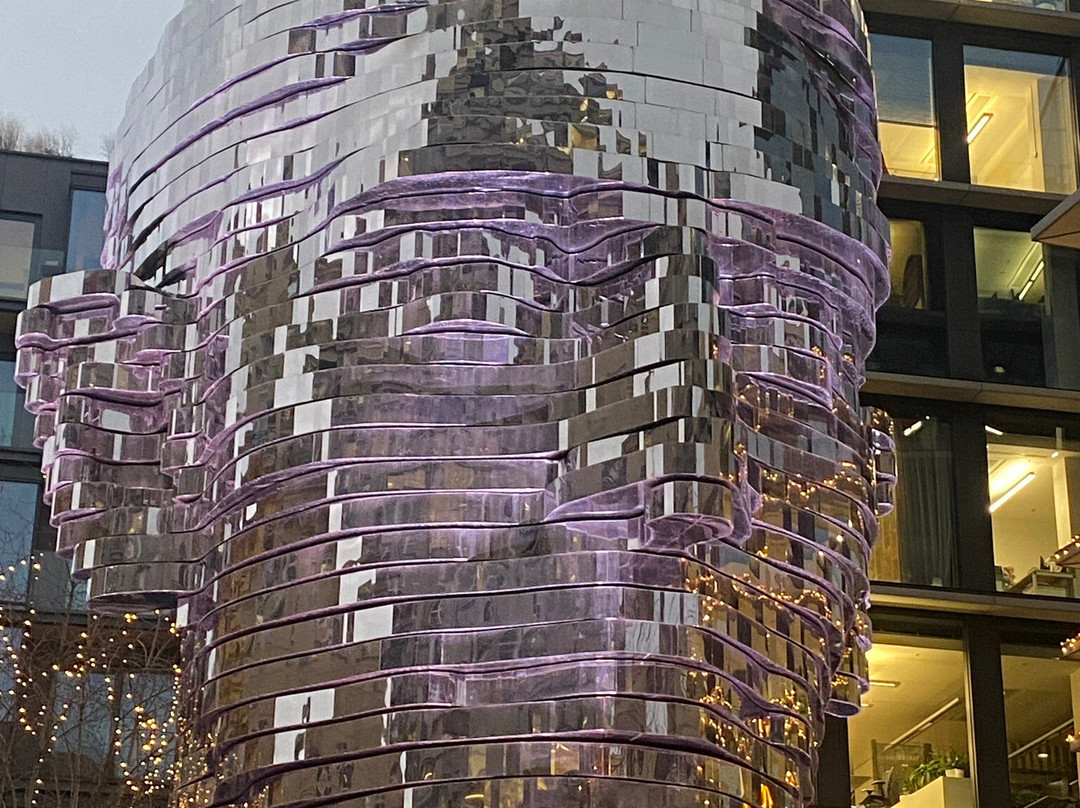 卡夫卡雕像-布拉格必去景点