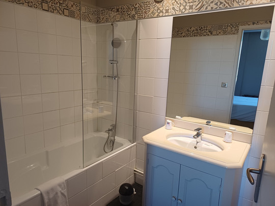 莫萨克红磨坊酒店主图