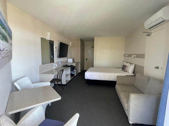 东港汽车酒店主图