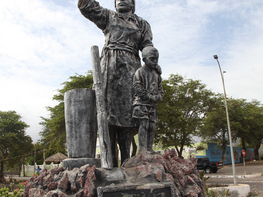 Estatua de Domingos Luisa