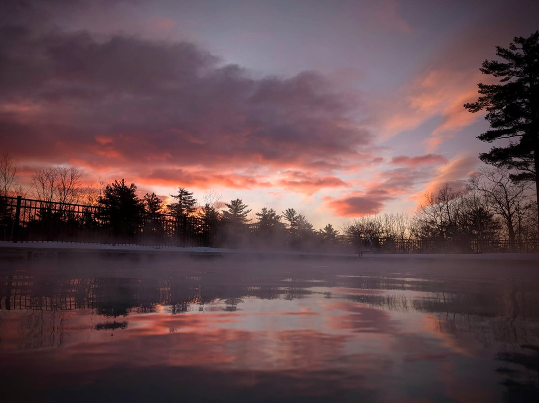 怀特山度假酒店主图