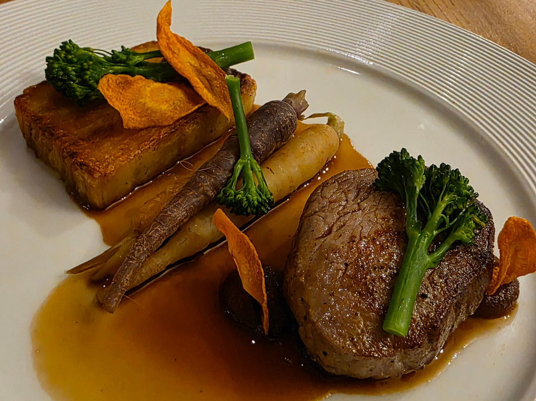 Fox and Hounds Country Hotel主图