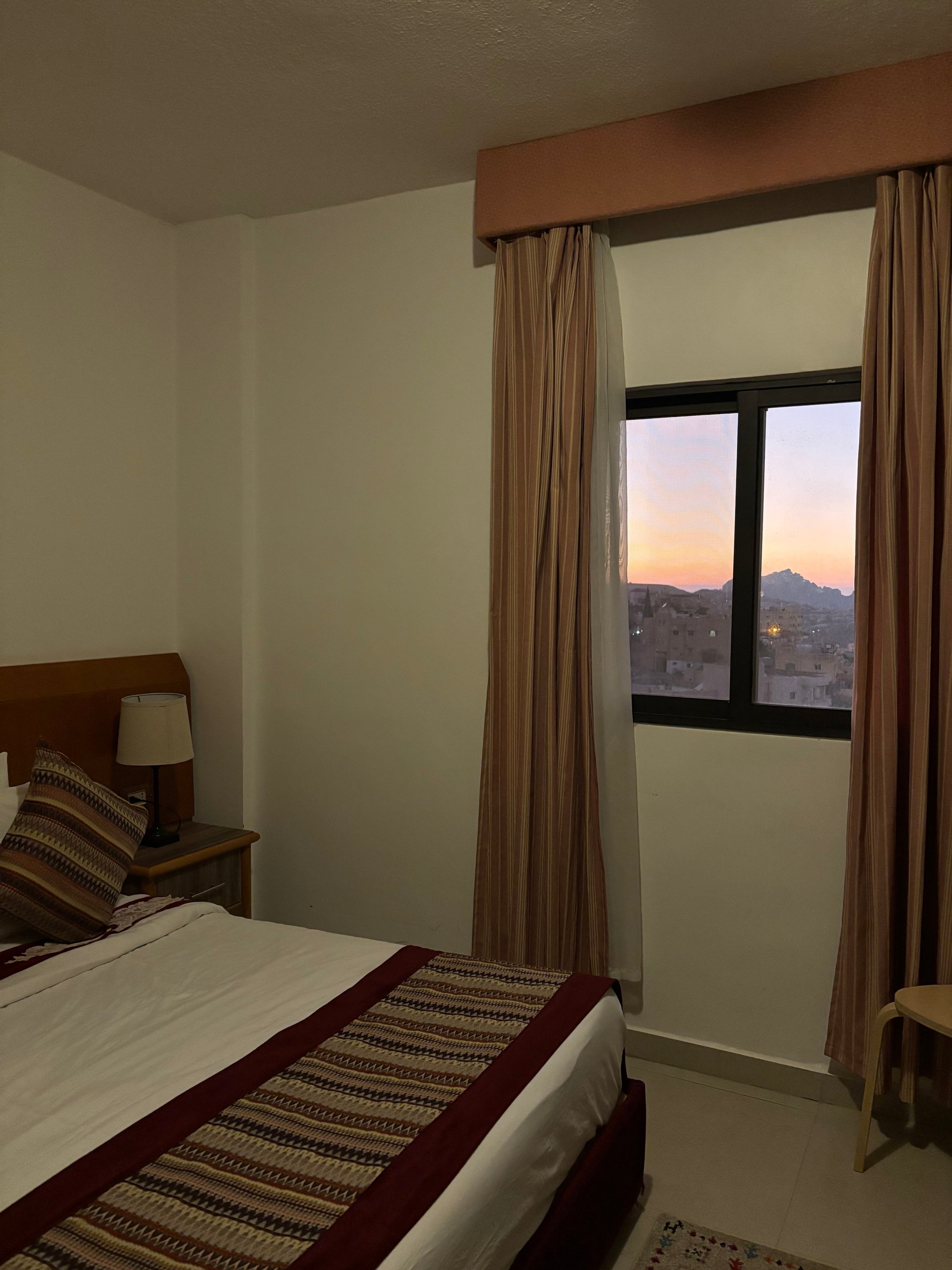 Petra Plaza Hotel-官方