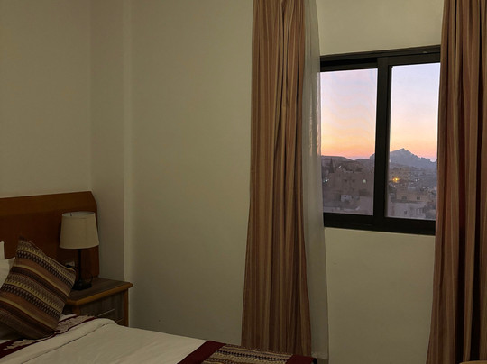 Petra Plaza Hotel主图