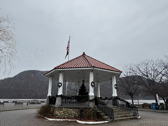 Little Stony Point-冷泉必去景点