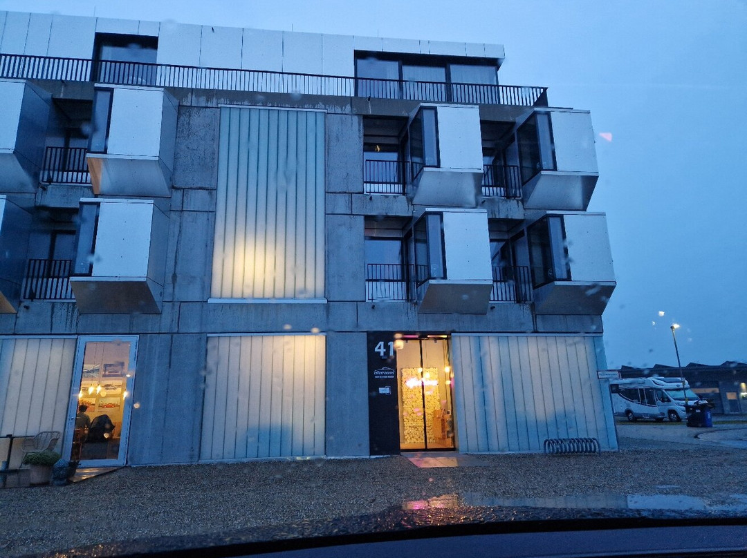 艾菲尔客房酒店主图