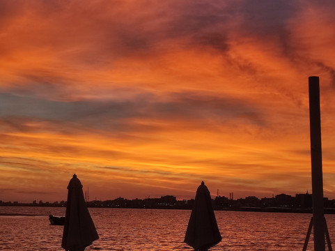 Triumph White Sands主图