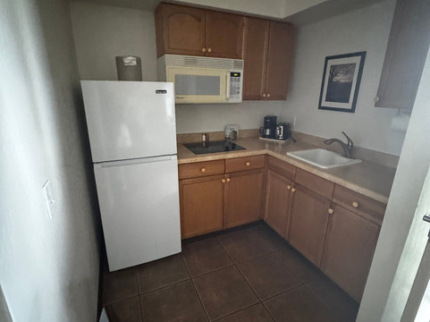 松树套房汽车旅馆主图