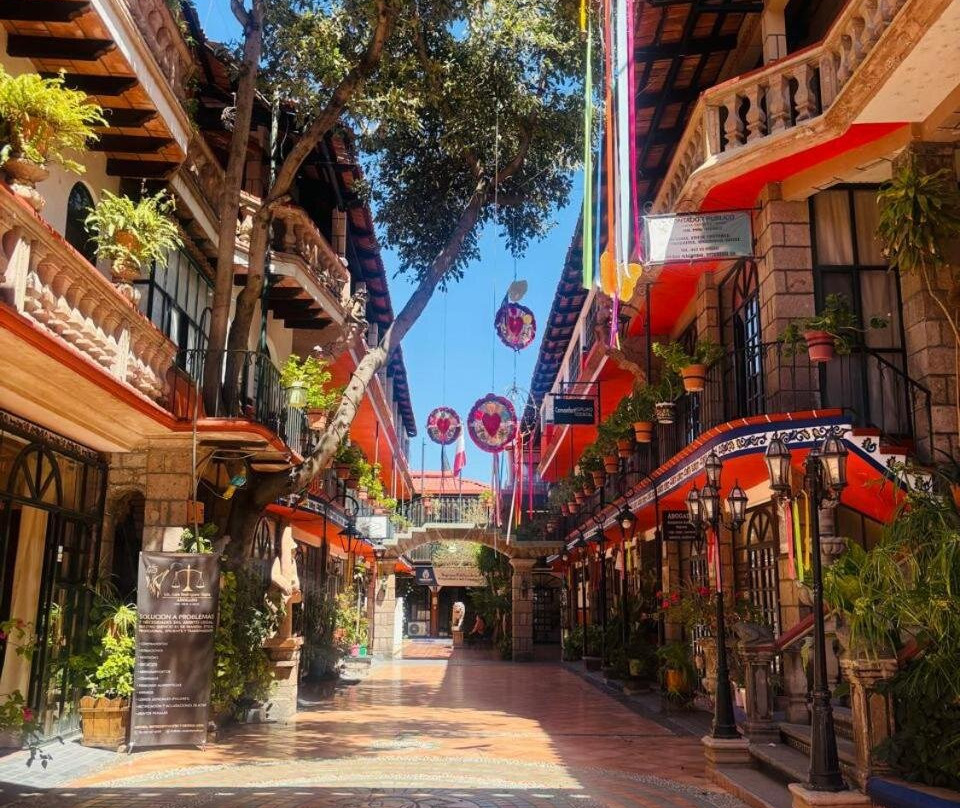 Comonfort酒店住宿-Hotel Plaza Macondo