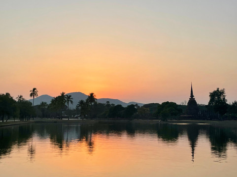 Sukhothai Night Food Market-素可泰必去景点