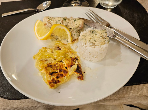 凡内格里酒店主图