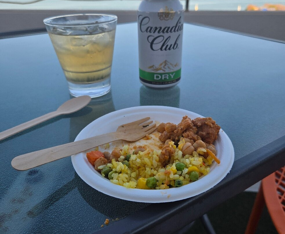 达尔文禅季华美达套房酒店主图