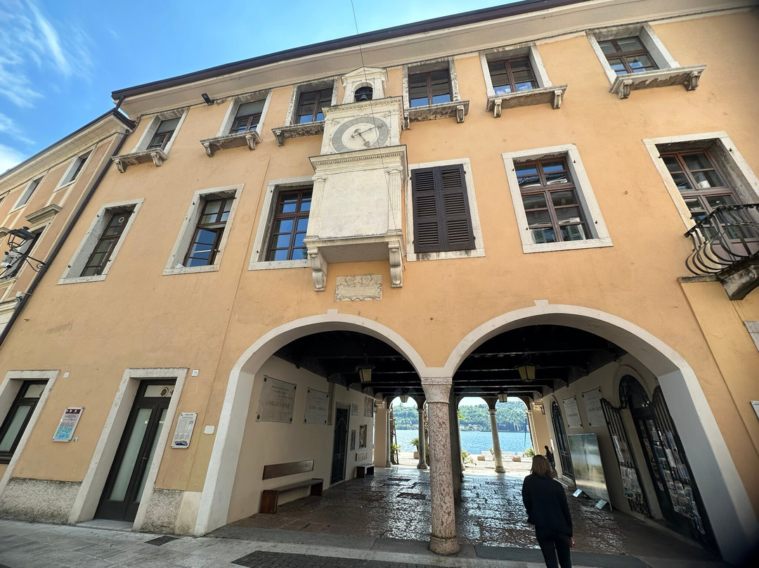 Palazzo Della Magnifica Patria Di Salò-萨罗必去景点