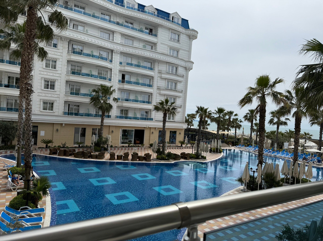 Luna Rooms