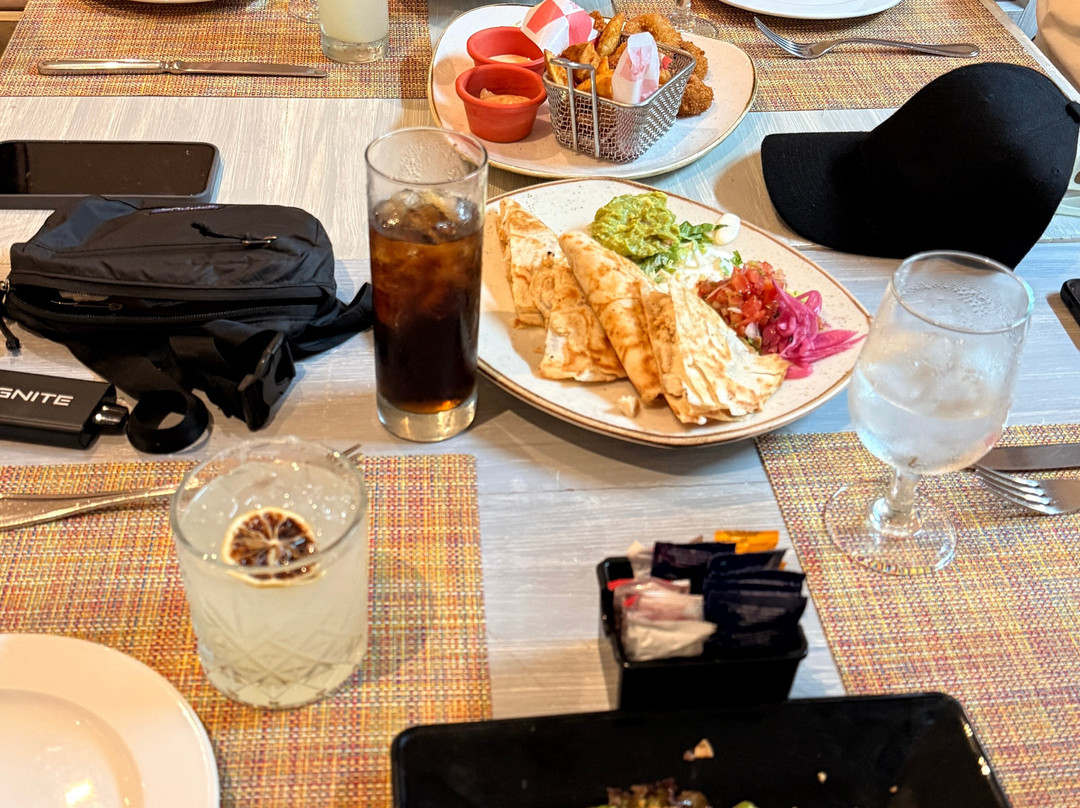 伊兹拉海滨酒店主图