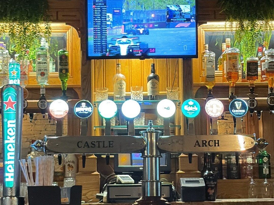 城堡拱门酒店主图