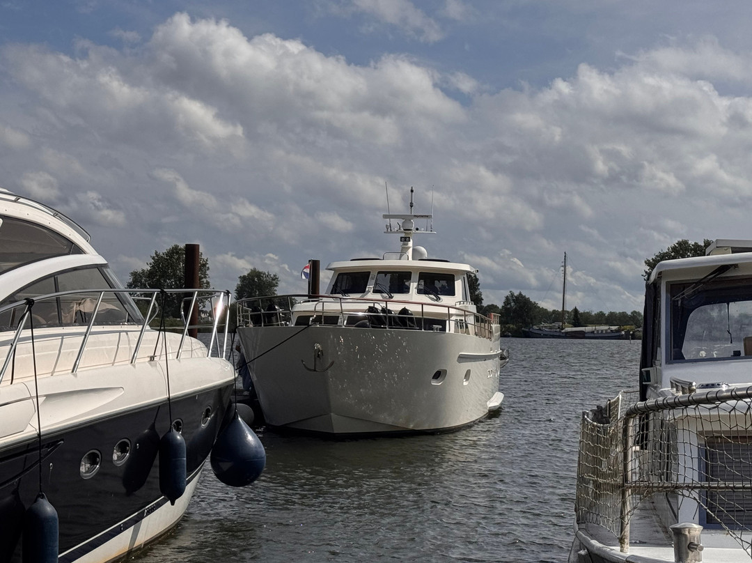 Private Yacht Charter-Alphen必去景点