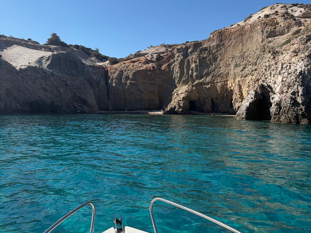 Rent Boat Milos-Adamas必去景点