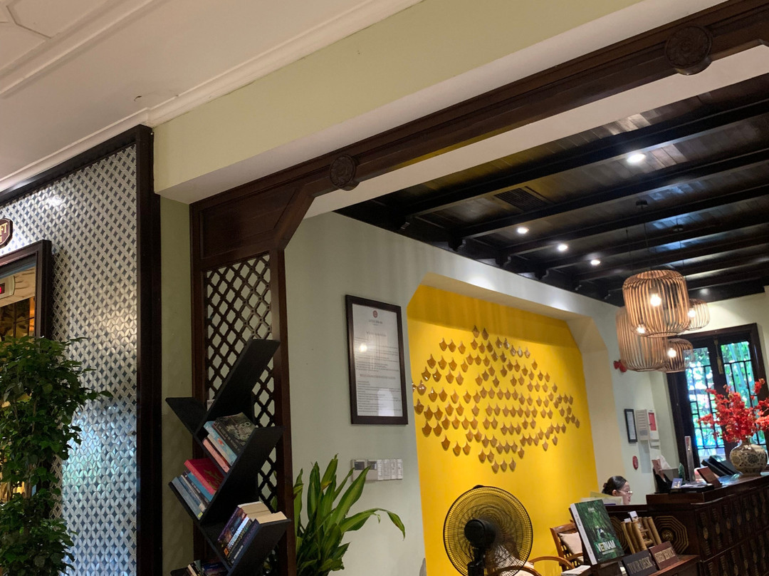 小河滨豪华水疗酒店主图