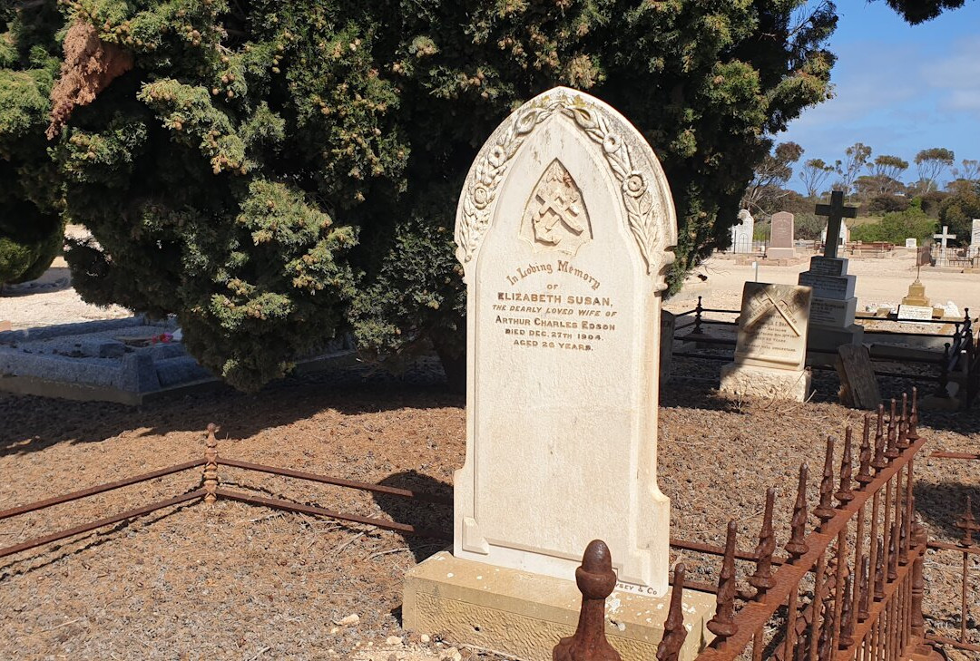 Port Victoria Cemetery-Port Victoria必去景点