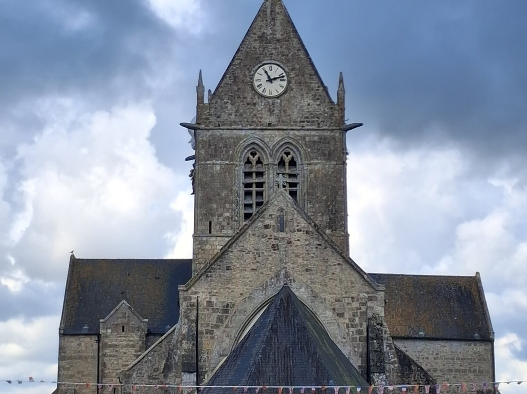 Sainte-Mere-Eglise Church-Sainte-Mere-Eglise必去景点