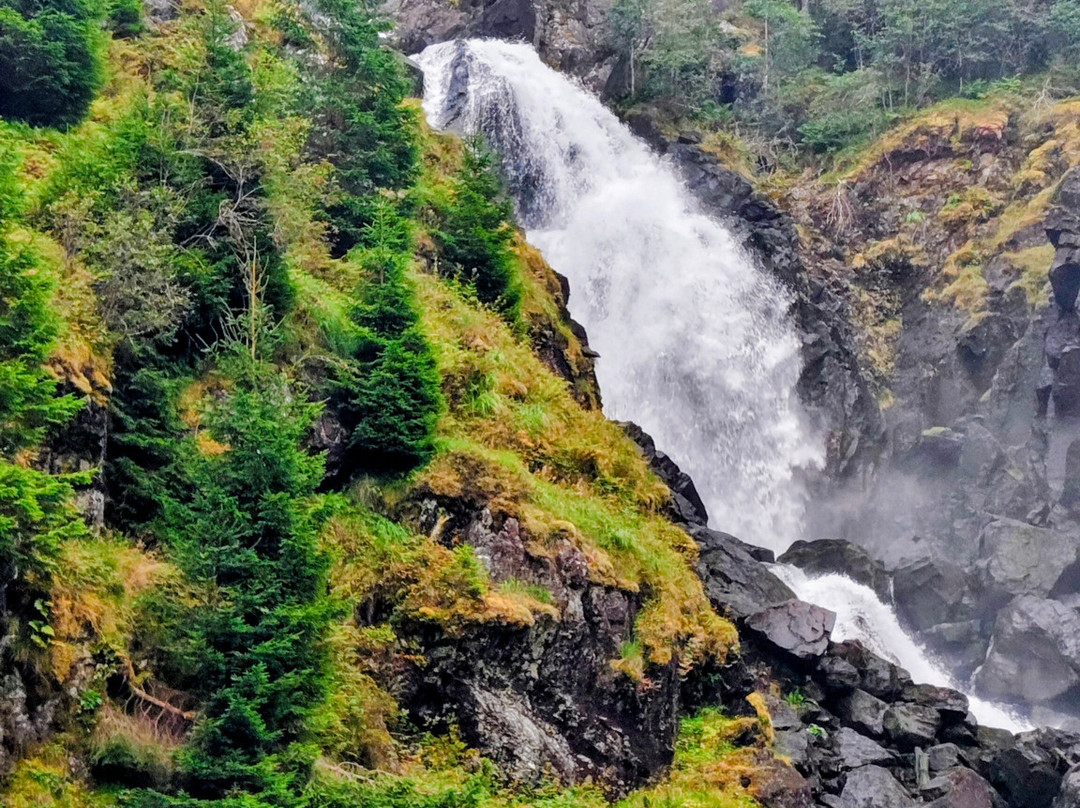 Låtefossen Waterfall-Skare必去景点