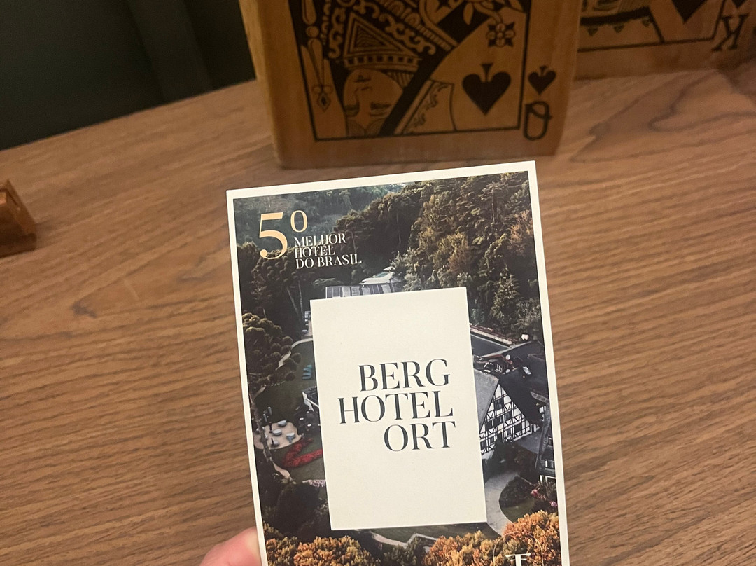 奥特酒店主图