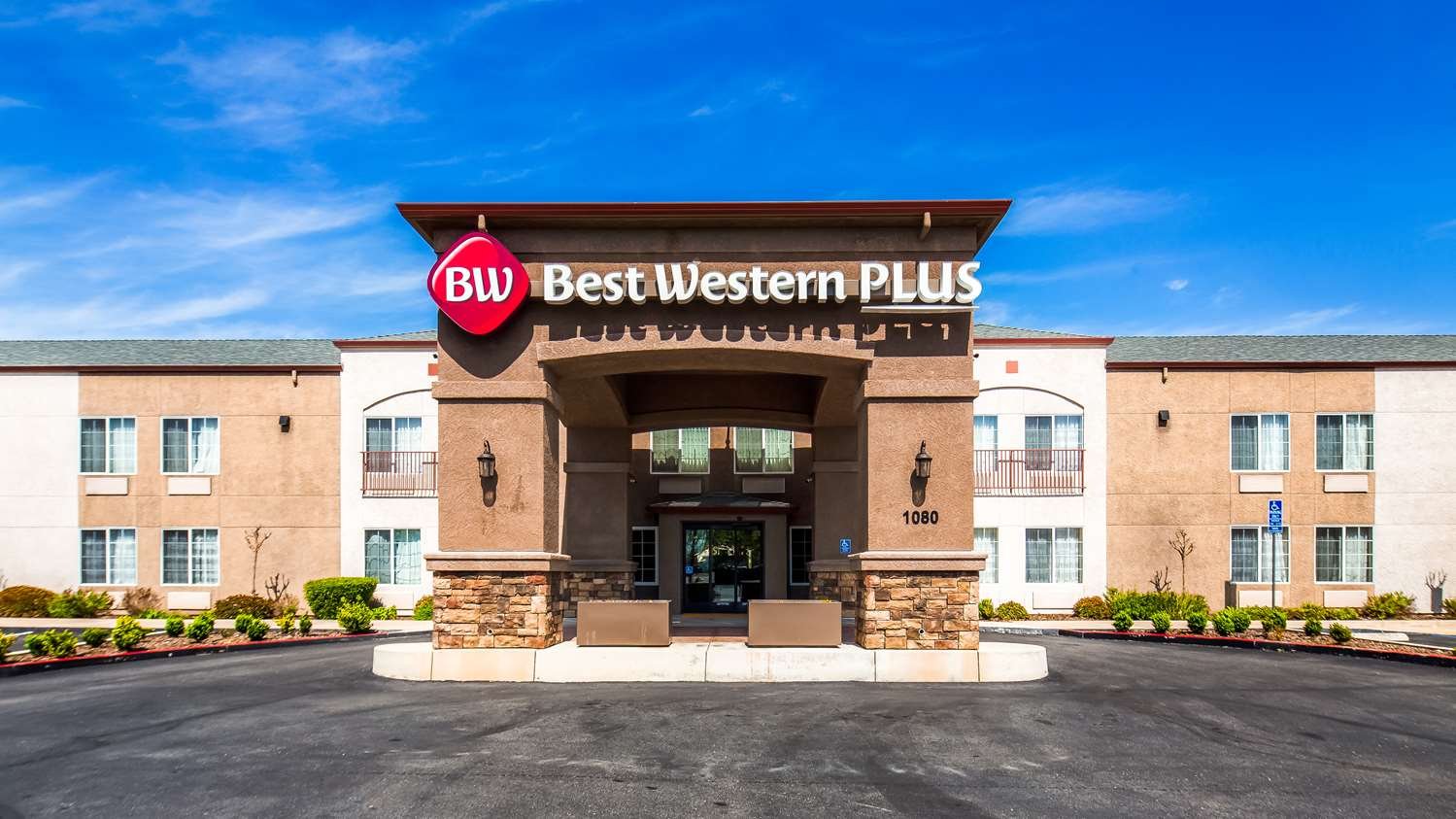 Best Western Plus Twin View Inn & Suites-官方