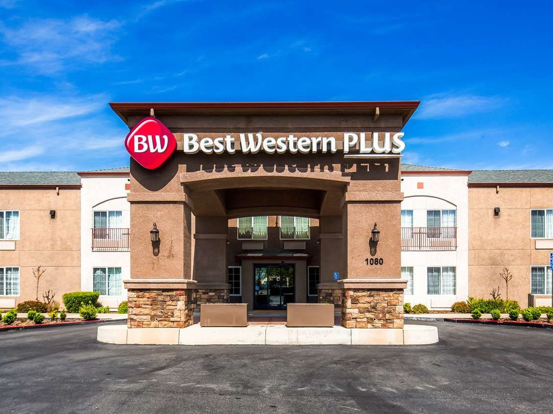 Best Western Plus Twin View Inn & Suites主图