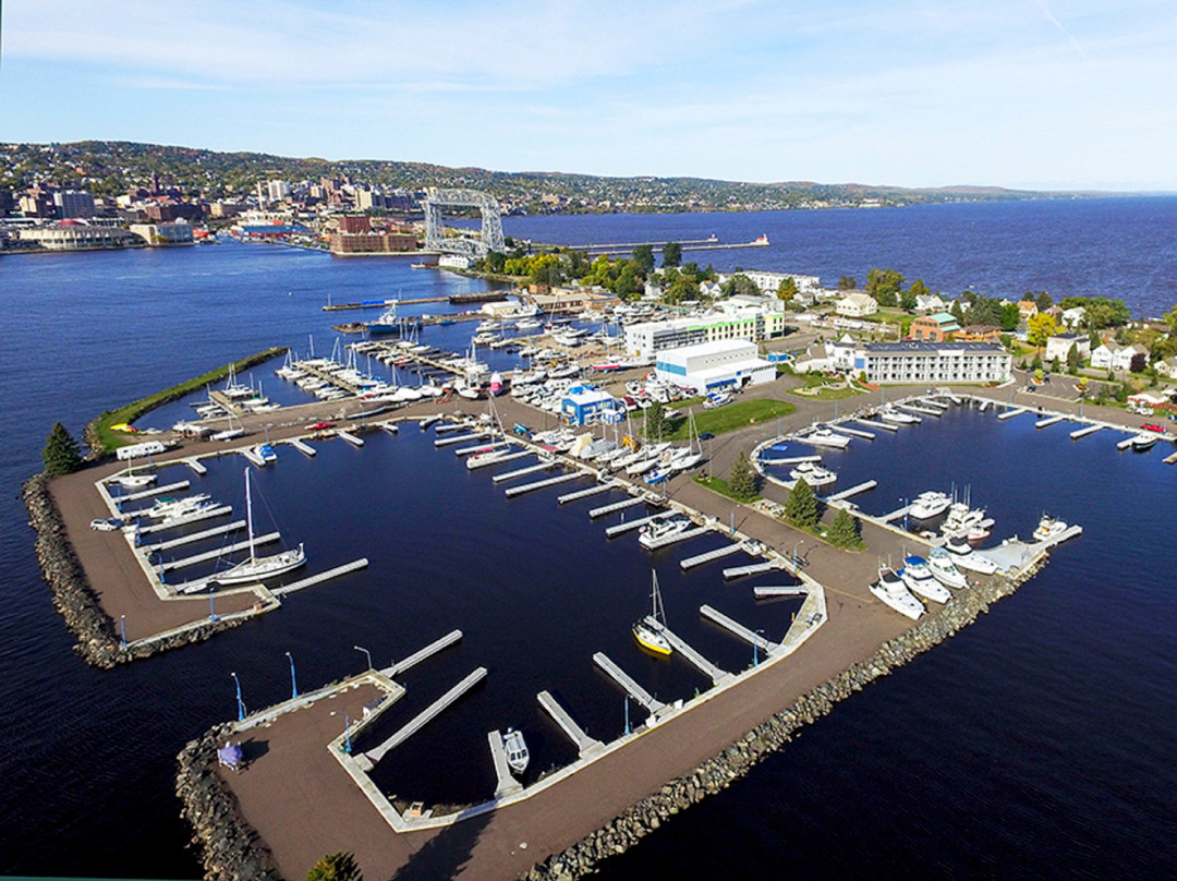德卢斯酒店住宿-Park Point Marina Inn