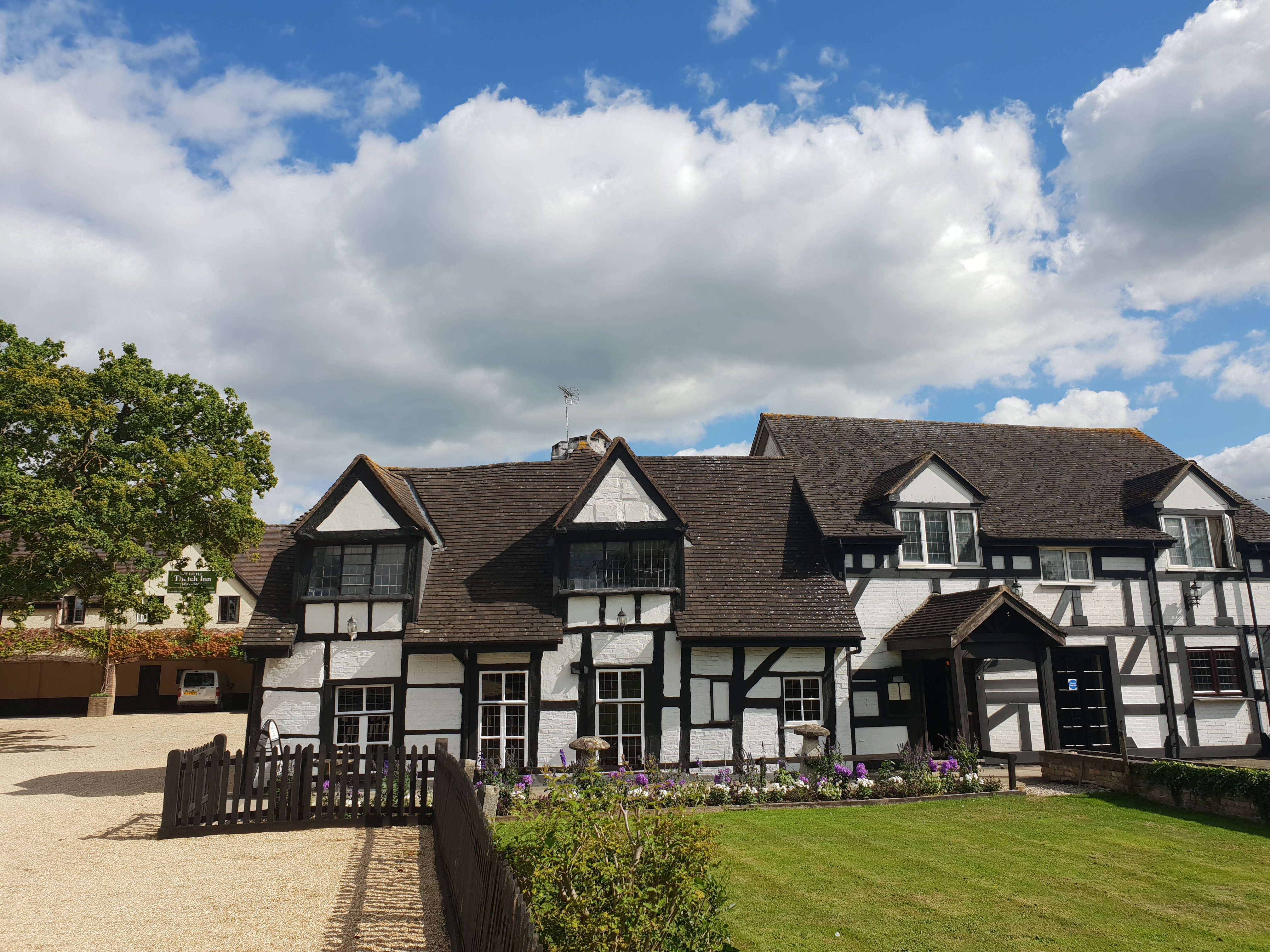 The Thatch Inn-官方