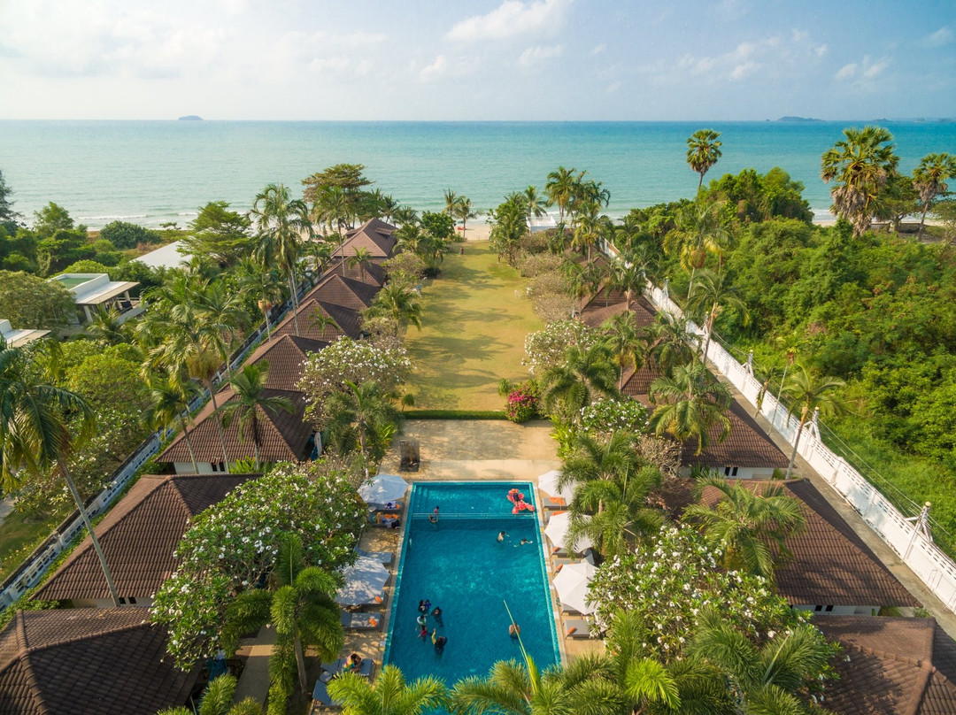 查蓬酒店住宿-班斯日罗勇海滨酒店