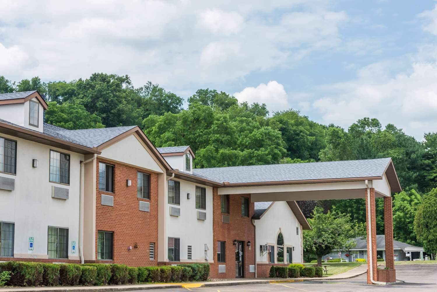 Super 8 by Wyndham Coshocton Roscoe Village-官方