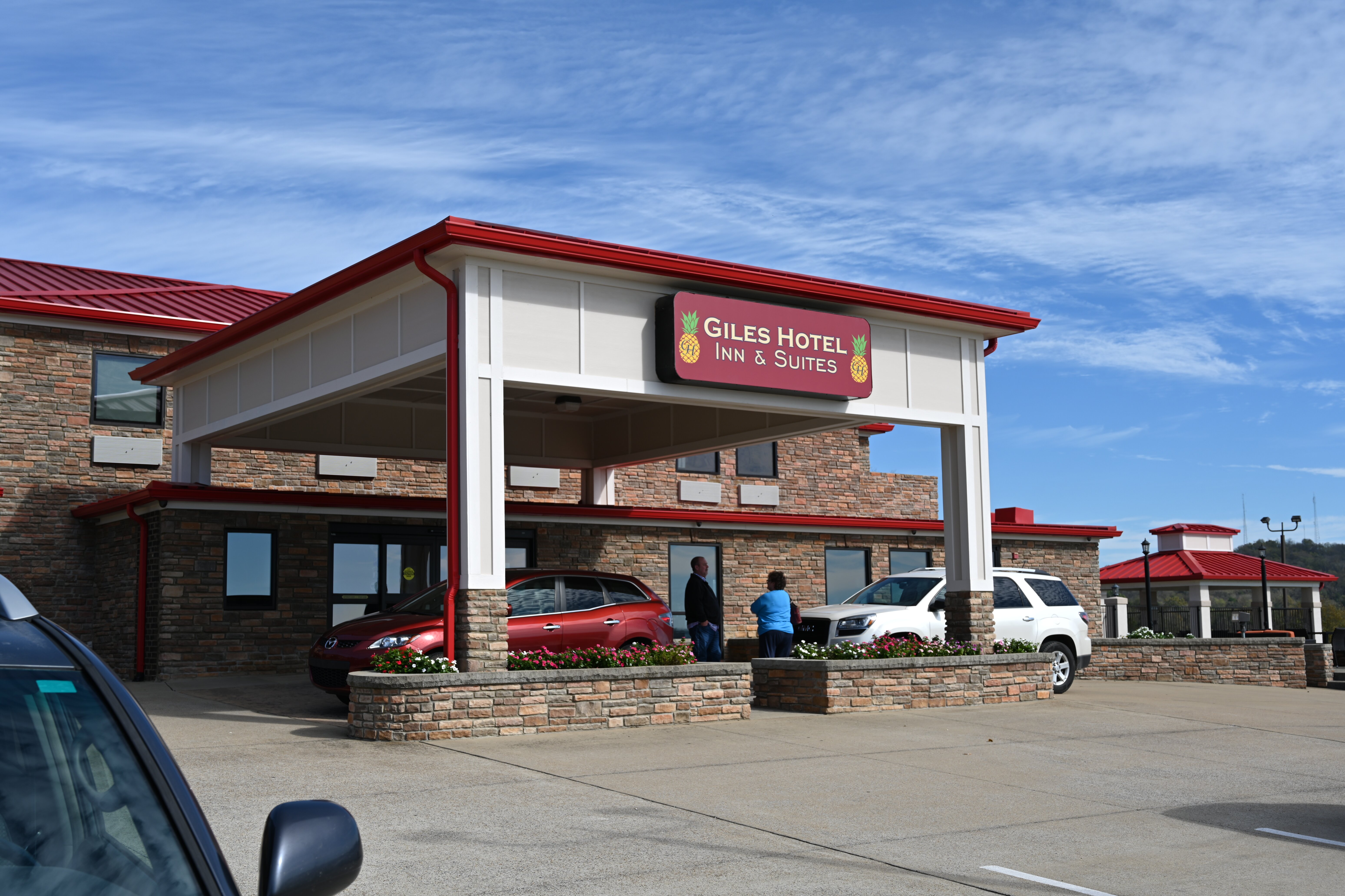 Giles Hotel Inn & Suites-官方