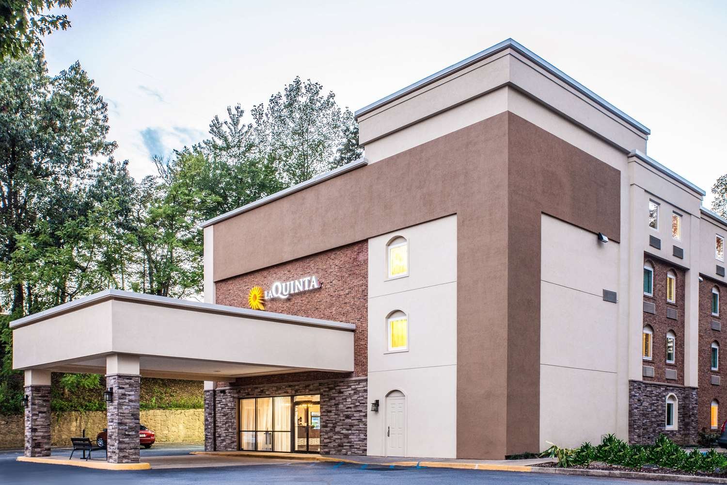 Clarion Pointe Charlottesville-官方