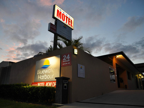 博恩酒店住宿-蓝水海港汽车旅馆