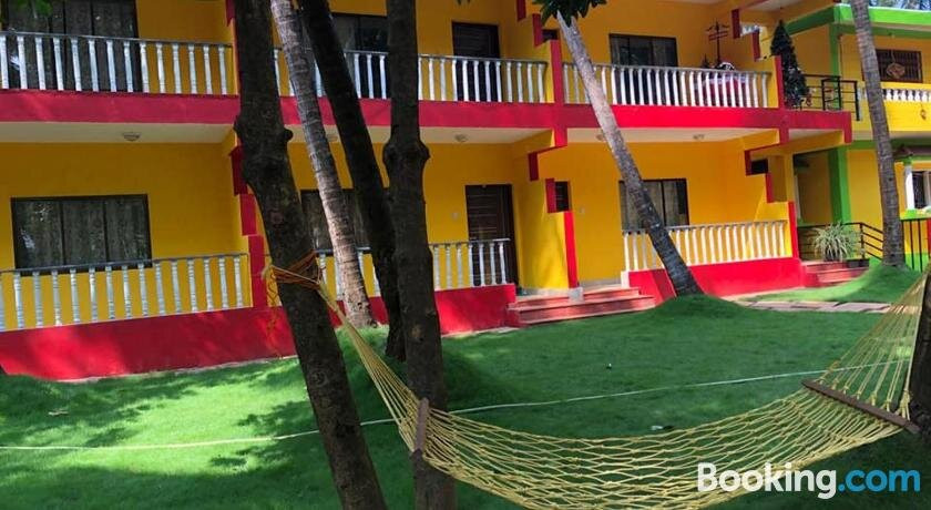 Coconut Inn, Tiracol