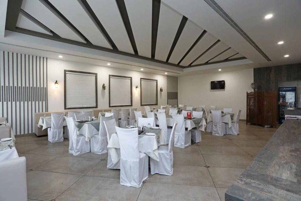 Rudraksh Hotel主图