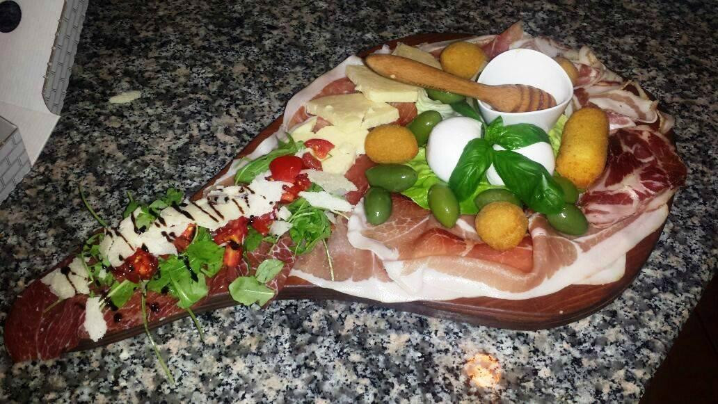 Casalbore餐馆和美食-Pizzeria Da Alfredo