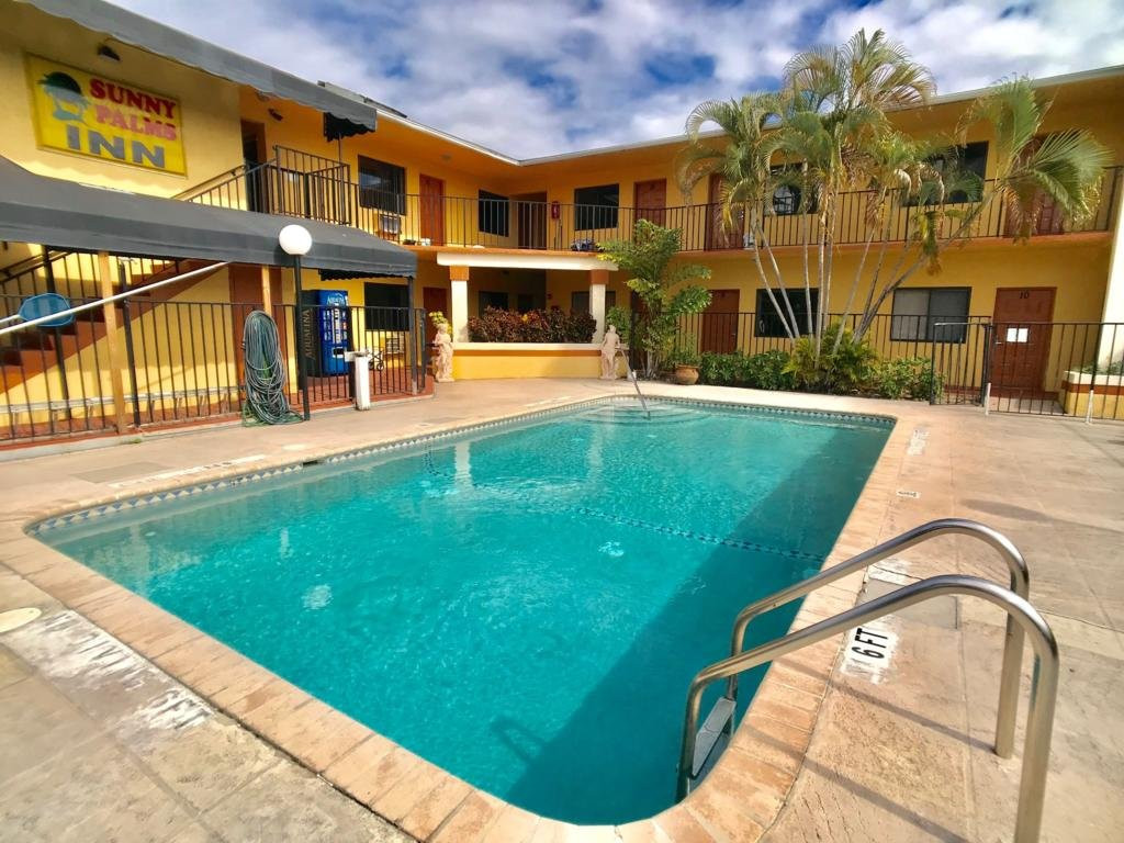 莱克沃思酒店住宿-Sunny Palms Inn